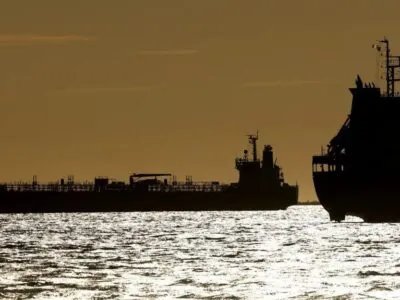 США временно сняли санции с иранской нефти. Это парадоксальное решение для воюющей с Ираном страны, считают эксперты 2 ed40a1c0 24c1 11f1 b297 95b0a0a8331e.jpg Новости BBC Минфин США