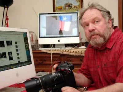 Французскому фотографу аннулировали грузинский вид на жительство, как сообщается, по «политическим» причинам 3 entre culot et discretion francis prymerski a su s imposer sur les scenes rock lui permettant de photographier des centaines d artistes photo rl 1430387947 e1774876900171 новости OC Media, вид на жительство, ВНЖ, Мегги Осдоби Кац, французский фотограф, Фрэнсис Николя Примерски, Фрэнсис Примерски