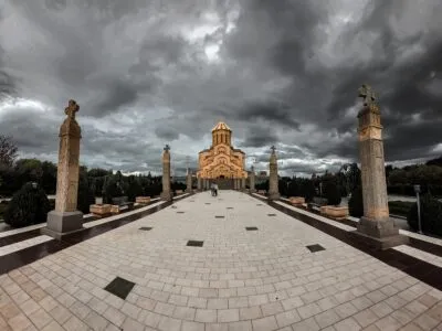 holy trinity cathedral in tbilisi georgia on a st 2026 03 20 00 23 32 utc SOVA-блог featured, автокефалия, Грузинская Православная Церковь, Грузия-Россия, Илия II, Илия Второй