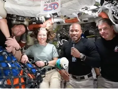 «Всё это стоит того». Экипаж «Артемиды» возвращается на Землю и провел пресс-конференцию в космосе 7 0c488ee0 33f2 11f1 9d5c 8ba507d7dbde.jpg Новости BBC Артемида-2