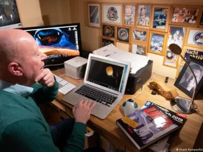 НЛО в Германии, или Как Илон Маск пугает курильщиков 3 76634007 403.jpg Deutsche Welle Илон Маск, курильщики