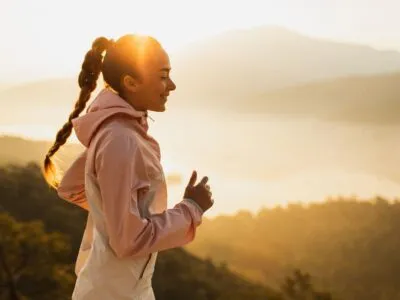 Девушка на утренней пробежке