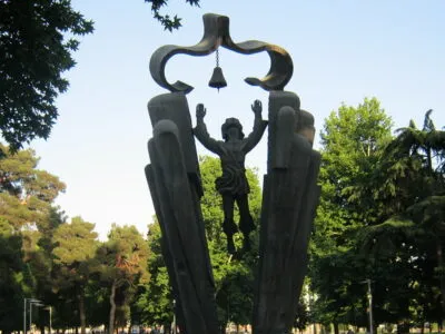 Премьер: сохранение национальной самобытности и сегодня требует больших усилий 3 dedaenis bagi 1513862974 e1776151544611 новости Деда Эна, день родного языка в Грузии, Ираклий Кобахидзе, премьер Грузии