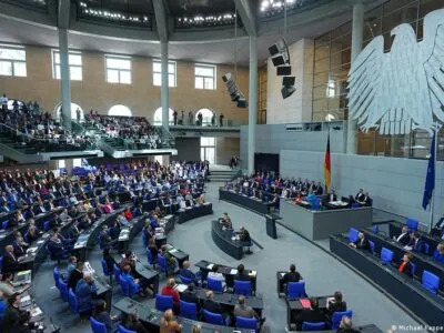 Опрос: большинство немцев против запланированного роста зарплат депутатов 7 72539894 403.jpg Deutsche Welle опрос, ХДС/ХСС