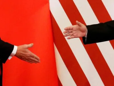 Си и Трамп готовятся пожать руки в Пекине в ноябре 2017 года