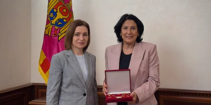 Президент Молдова вручила Зурабишвили орден Республики и заявила о поддержке Грузии 1 sandu zurabishvili новости Грузия-Молдова, орден Республики (Молдова), Санду-Зурабишвили