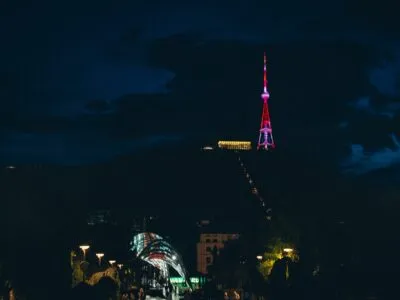 tbilisi andza vishka новости День независимости Грузии, мэрия Тбилиси, телебашня, флаг Грузии