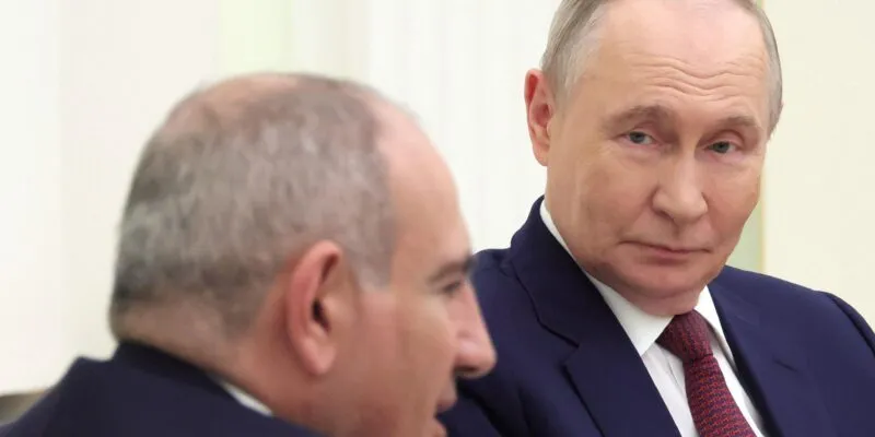 Развод с Россией, помолвка с Европой? Чего ждать от выборов в Армении: анализ Би-би-си 1 Пашинян и Путин