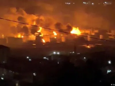 На Куйбышевском НПЗ в Самаре начался пожар после атаки дронов 3 76854341 403.jpg Deutsche Welle Куйбышевское НПЗ