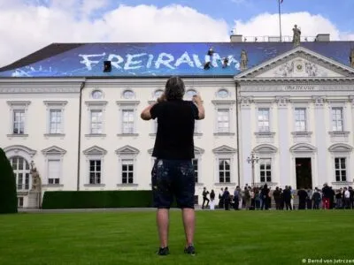 Как секс-кукла попала в резиденцию президента Германии 7 77477273 403.jpg Deutsche Welle секс-кукла