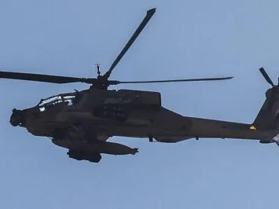 Трамп заявил, что иранцы сбили вертолет Apache в районе Ормузского пролива, и пообещал ответить 4 Вертолет AH-64 Apache израильских ВВС в небе над Ливаном