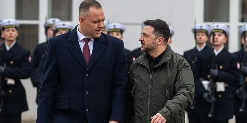 Президент Польши лишил Зеленского высшего ордена из-за «Героев УПА» в названии части ВСУ 1 Кароль Навроцкий и Владимир Зеленский