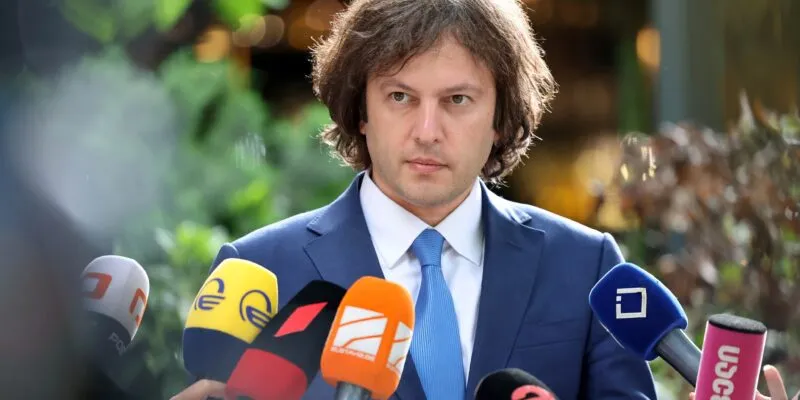 Премьер Грузии: администрация Байдена препятствовала получению оппозицией мандатов 1 kobaxidze jurnalisti mikrofoni новости администрация Байдена, Грузия-США, Ираклий Кобахидзе, премьер Грузии