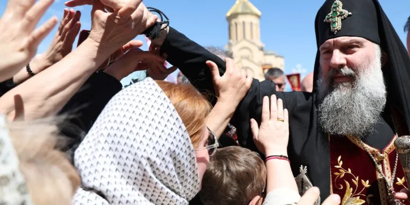 В Грузии состоится всеобщее крещение детей 1 patriarx shio ludi blagoslovenie новости всеобщее крещение, Илиа Второй, Католикос-Патриарх всея Грузии, самеба, Собор святой троицы, Шио III