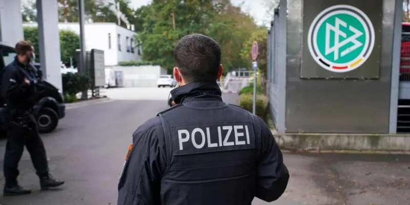 В Германии прошли обыски по делу о коррупции вокруг ЕВРО-2024 1 55183898 403.jpg Deutsche Welle коррупция