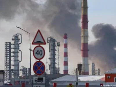 Украинские дроны атаковали Омский НПЗ в 2500 км от границы 6 68518781 403.jpg Deutsche Welle НПЗ, Омск