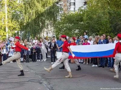 После колледжа - в армию: в РФ сокращают набор в 10-е классы 6 68654735 403.jpg Deutsche Welle война в Украине, колледж, школьники в России