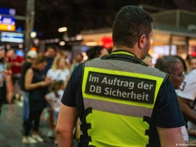 Сотрудник службы безопасности в Германии выпал из поезда на скорости 120 км/ч 3 77684298 403.jpg Deutsche Welle Германия
