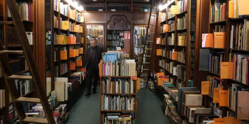 ИИ охотится за старыми книгами: немецкие антиквары бьют тревогу 1 77800624 403.jpg Deutsche Welle антиквары, ИИ, книги