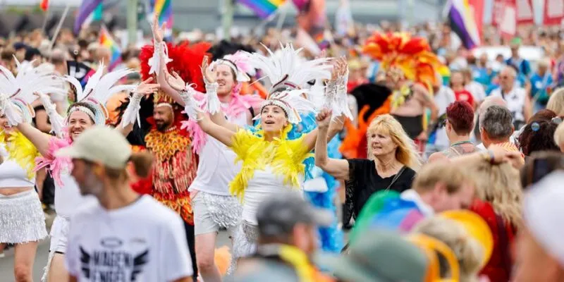 На гей-парад CSD в Кельне вышли 60 тысяч человек 1 77837256 403.jpg Deutsche Welle CSD, Кельн