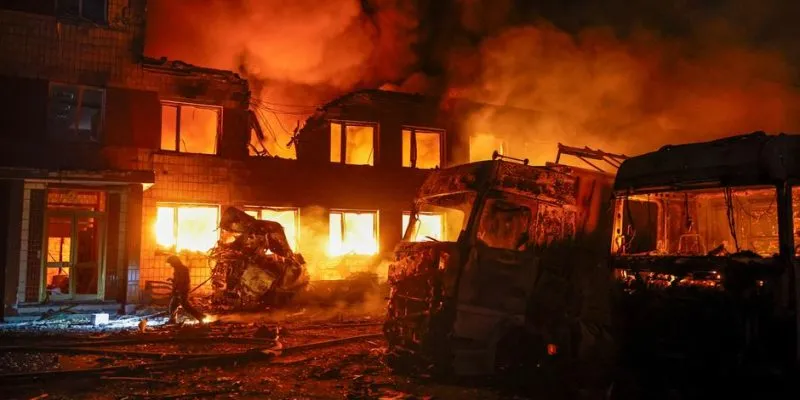 Армия РФ нанесла самый масштабный ракетный удар по Киеву 1 77978440 403.jpg Deutsche Welle Ракетный удар