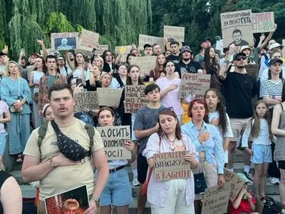 В Киеве второй день протестовали против отставки Федорова 3 78014677 403.jpg Deutsche Welle Михаил Федоров