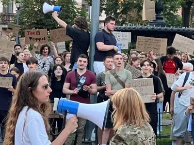 "Картонные протесты" в Киеве: число участников стало снижаться 6 78122398 403.jpg Deutsche Welle картонные протесты, Киев, протесты в Киеве