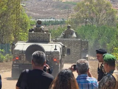Ливан сообщил о развертывании своих военных на юге страны после ухода оттуда ЦАХАЛа 2 Ливанские военнослужащие на бронемашинах у въезда в город Завтар аль-Гарбийе, 21 июля 2026 г.