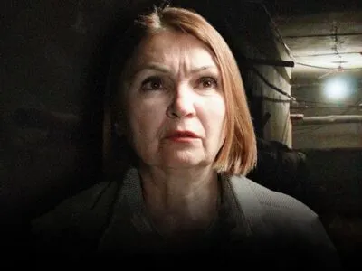 «Они калечили душу и тело». Как устроены российские тюрьмы для мирных украинцев 4 Женщина на фоне темного подавала.