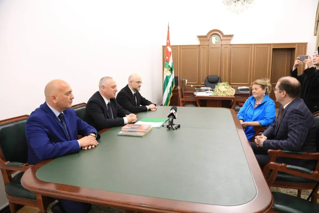 photo 2026 06 11 15 37 34 новости Абхазия, Ирина Муравьева, Сергей Безруков