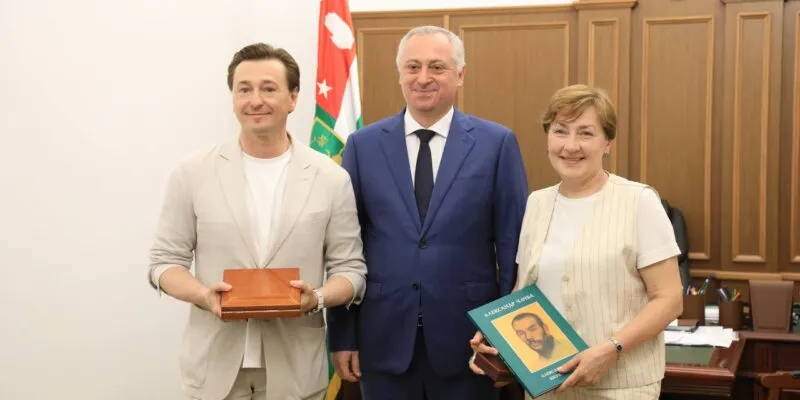 photo 2026 07 06 14 55 36 новости Абхазия, Ирина Муравьева, Сергей Безруков
