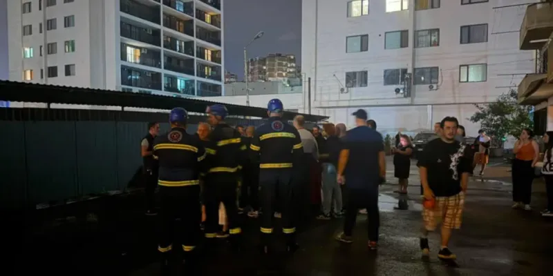 В Тбилиси у метро «Важа-Пшавела» у жилого дома обвалился грунт 1 screenshot 2026 07 06 222057 новости Важа-Пшавела, жилой дом, мэрия Тбилиси, обвал грунта, станция метро