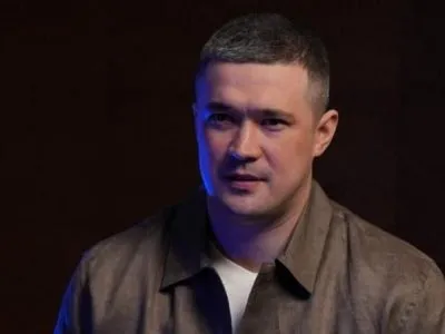 Экс-министр обороны Украины Михаил Федоров о Зеленском, выборах и своей отставке в интервью Би-би-си 4 Федоров на темном фоне