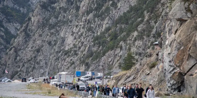Politico: Familiar scenes of mass exodus re-emerge along the Russia-Georgia border 1 gettyimages 1243576883 News