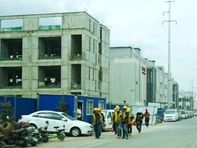 Дата-центры — новый пейзаж сельского Китая 3 Rows of data centres being built in Inner Mongolia