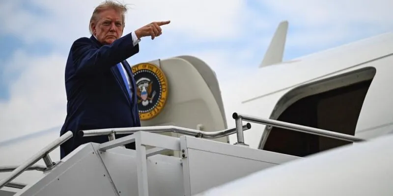 Журналистов CNN не пустили работать на борт самолета Дональда Трампа, несмотря на решение суда 1 78210356 403.jpg Deutsche Welle