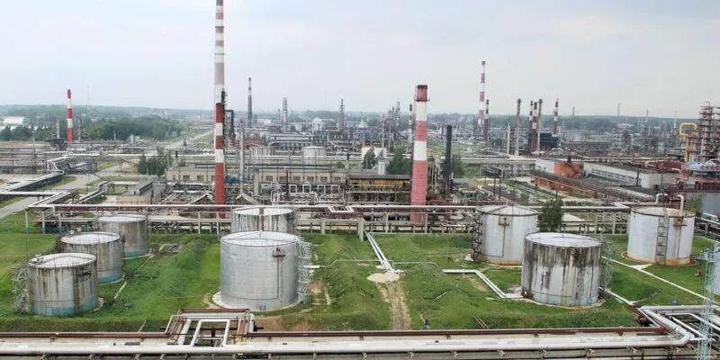 Reuters: Три крупных производящих дизель НПЗ РФ сократили или приостановили работу 1 79053007 403.jpg Deutsche Welle