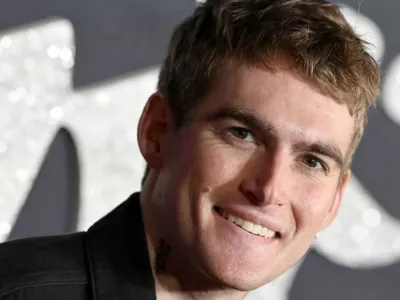 Умер Пресли Гербер, 27-летний сын супермодели Синди Кроуфорд 2 Пресли Гербер, гладко выбритый мужчина с короткими русыми волосами и родинкой на правой щеке