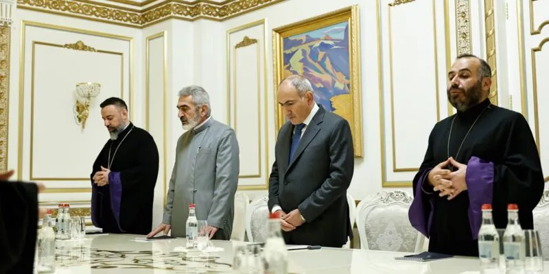 archbishop abraham mkrtchyan nikol pashinyan новости OC Media