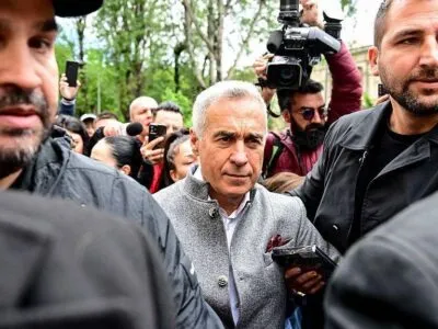 В Румынии задержали бывшего кандидата в президенты Джорджеску по делу о мошенничестве. Что известно 2 Джорджеску в окружении людей.