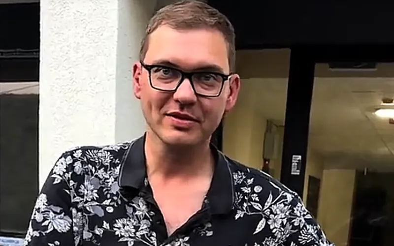 Social Media: Russian Citizen Urinates from Balcony in Tbilisi and Shouts “Glory to Russia!”