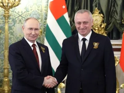 Путин поздравил де-факто лидера Абхазии с т. н. Днём Победы и независимости 3 vladimir putin badra gunba новости