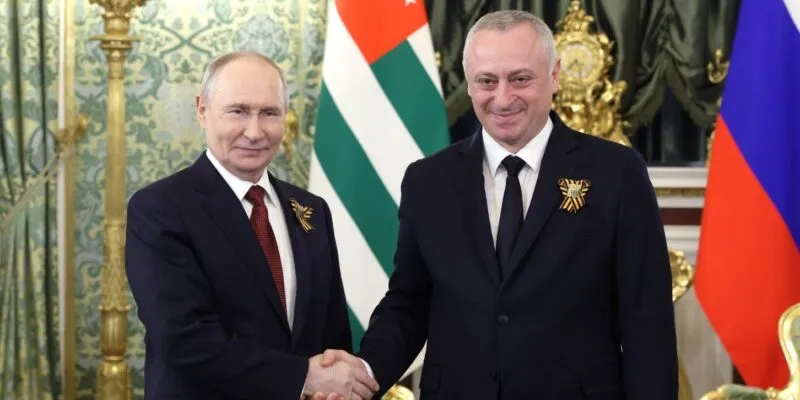 Путин поздравил де-факто лидера Абхазии с т. н. Днём Победы и независимости 1 vladimir putin badra gunba новости