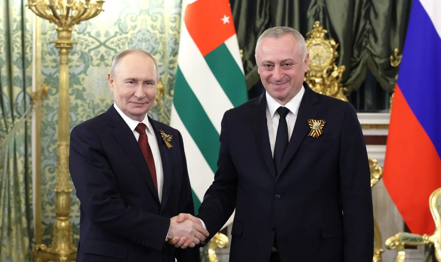 Putin Congratulates De Facto Leader of Abkhazia on So-Called Victory and Independence Day