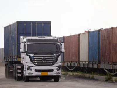 Экспорта из Грузии в Иран увеличился на 746% 3 white truck with shipping containers on rails 2026 03 20 03 59 22 utc новости
