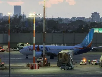 Второй пилот Flydubai проникся экстремистскими взглядами во время учебы в Австралии, заявила прокуратура ОАЭ 3 Самолет Flydubai в аэропорту.