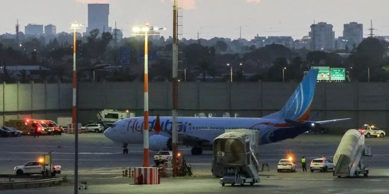 Второй пилот Flydubai проникся экстремистскими взглядами во время учебы в Австралии, заявила прокуратура ОАЭ 1 Самолет Flydubai в аэропорту.