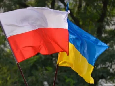 Польша приостановила оказание военной помощи Украине из-за скандала вокруг УПА, сообщают украинские СМИ. В Варшаве заявили, что договорились с Киевом 2 41409594 403.jpg Deutsche Welle