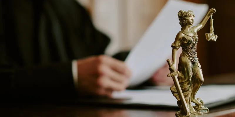 law statue with legal paperwork and gavel 2026 09 22 06 20 10 utc новости