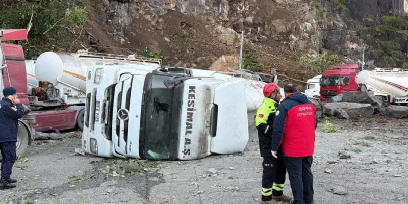 В Турции недалеко от границы с Грузией оползень сошел на стоянку грузовиков, есть жертвы 1 xopa новости